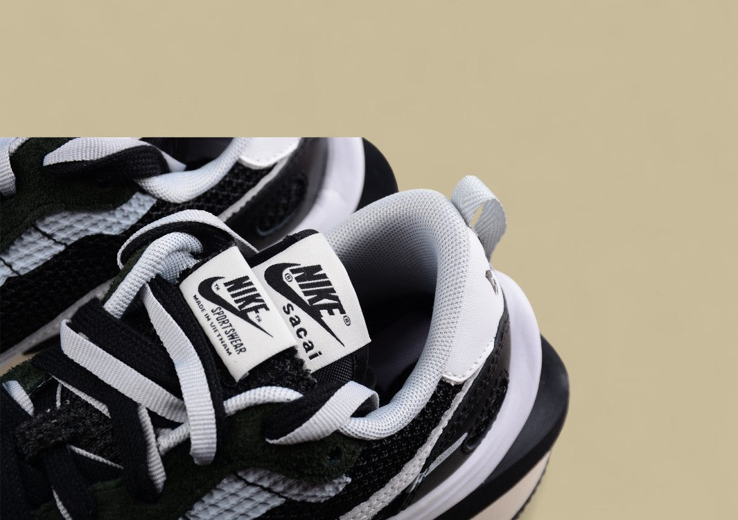 Nike VaporWaffle Sacai Joint Catwalk Deconstruction Edition