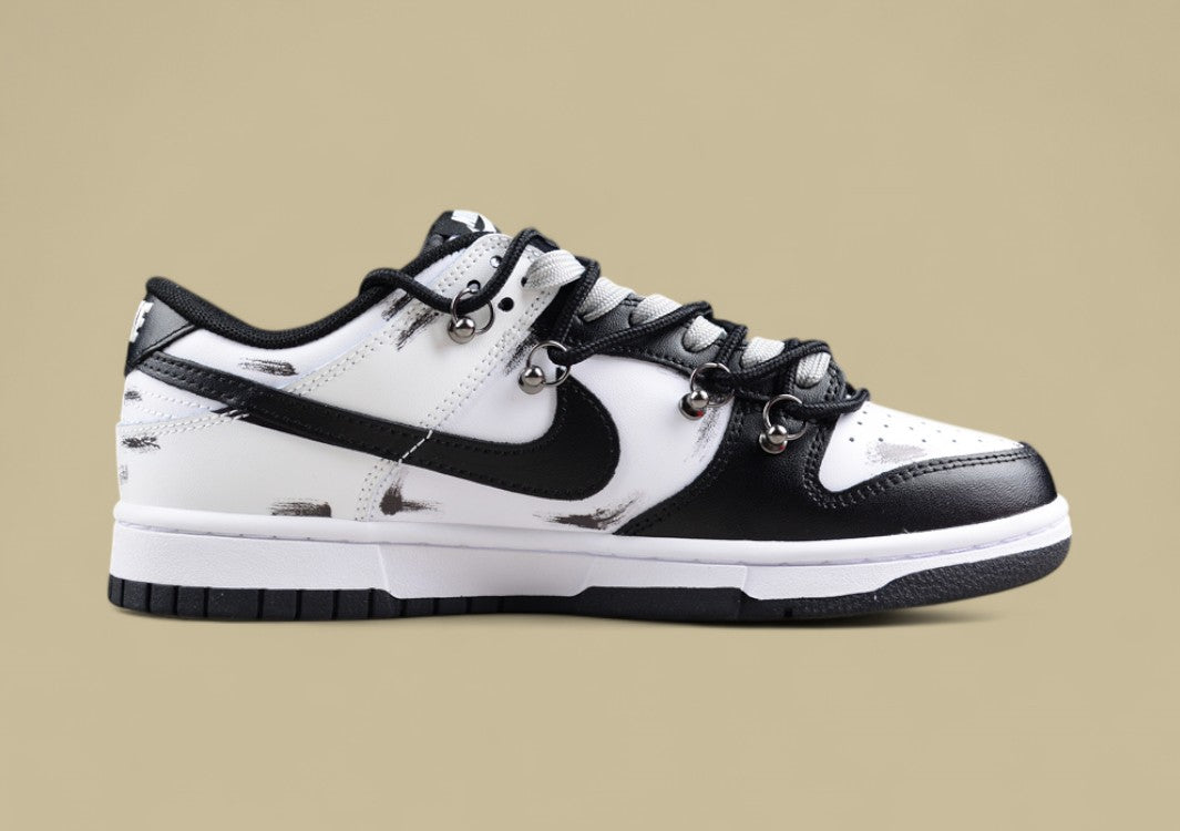 Nk Dunk Low Retro "Black" Deconstruction Style Dark Night Messenger Letter Graffiti Black and White Gray Sb Strap Low-top Casual Sneakers