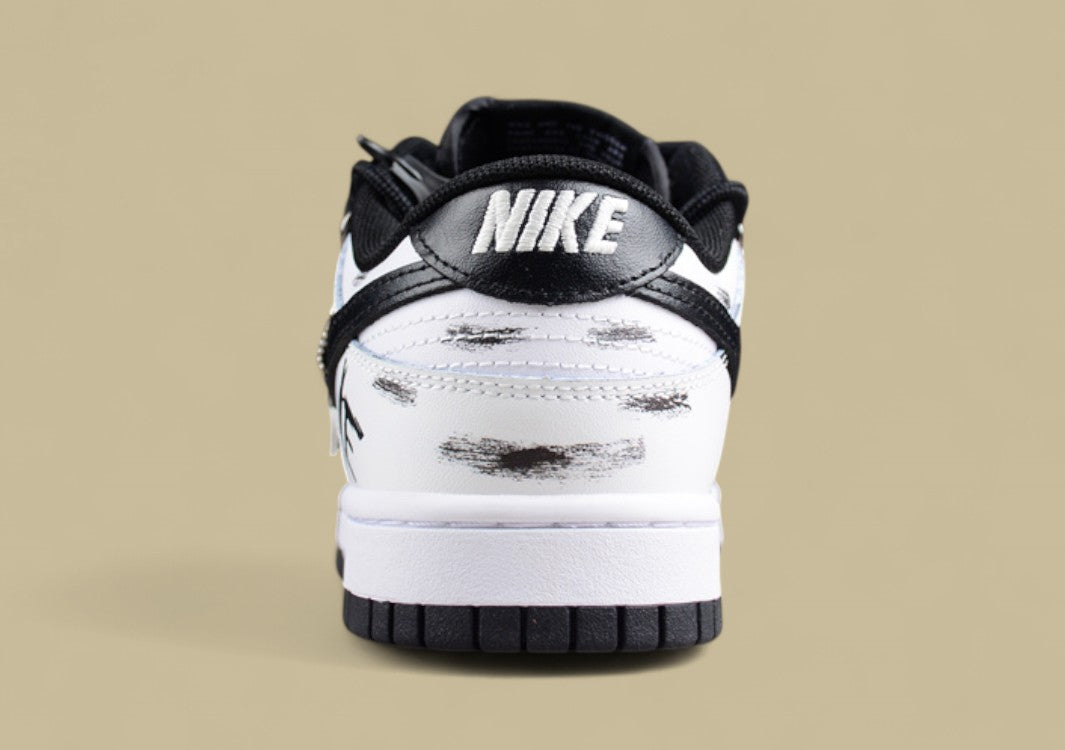 Nk Dunk Low Retro "Black" Deconstruction Style Dark Night Messenger Letter Graffiti Black and White Gray Sb Strap Low-top Casual Sneakers