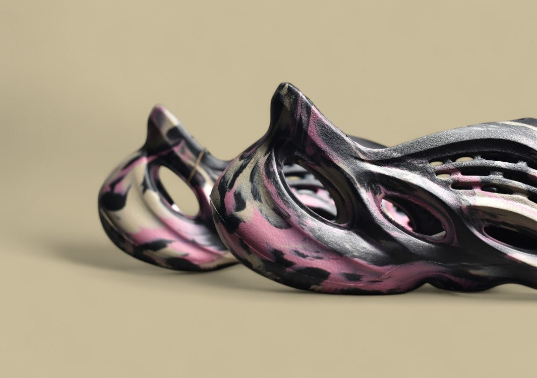 Yeezy Foam Runner MX Carbon Vivid Multicolor Meets Sculpted Innovation