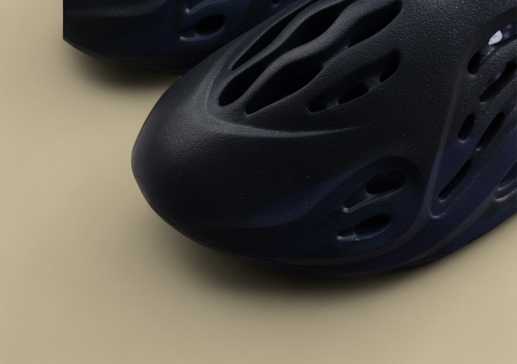 Yeezy Foam Runner Mineral Blue Midnight Blue