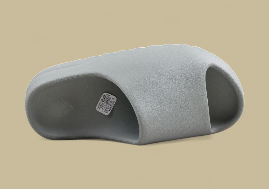 Yeezy Slide "Resin" Kanye once again collaborates with Yeezy slippers
