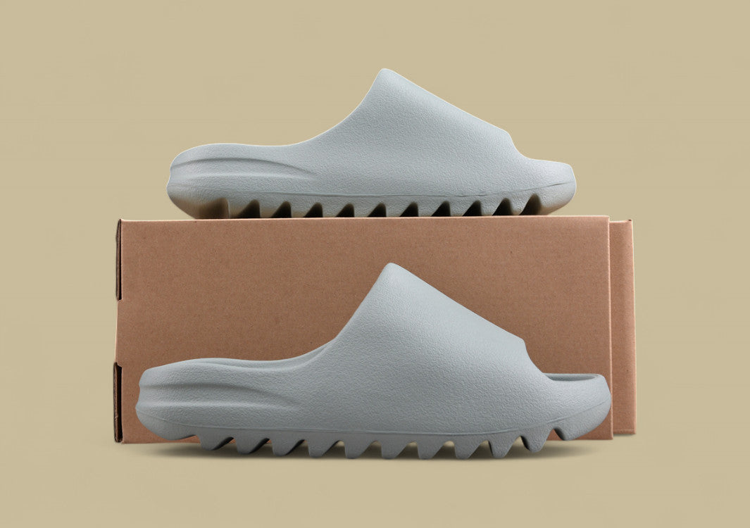 Yeezy Slide "Resin" Kanye once again collaborates with Yeezy slippers