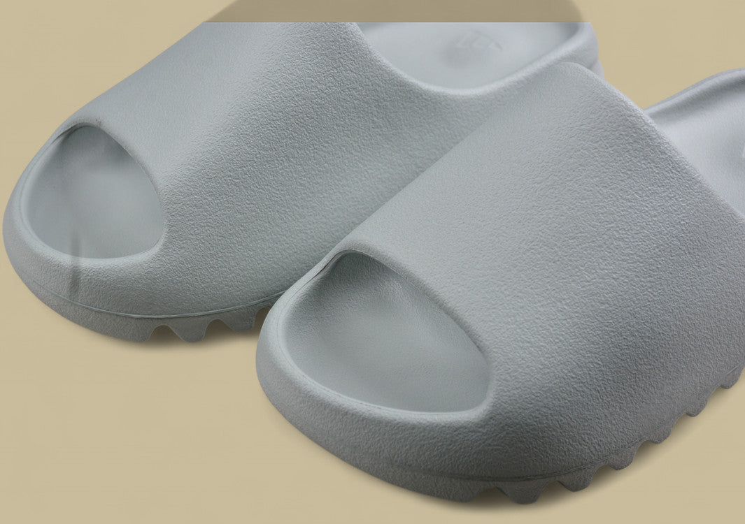 Yeezy Slide "Resin" Kanye once again collaborates with Yeezy slippers