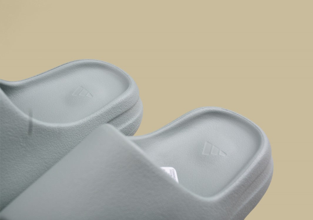 Yeezy Slide "Resin" by Kanye West – Minimalist Comfort