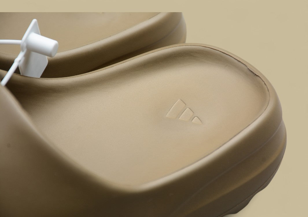 Yeezy Slide “Cocoa” Rugged Simplicity in Rich Brown Hue