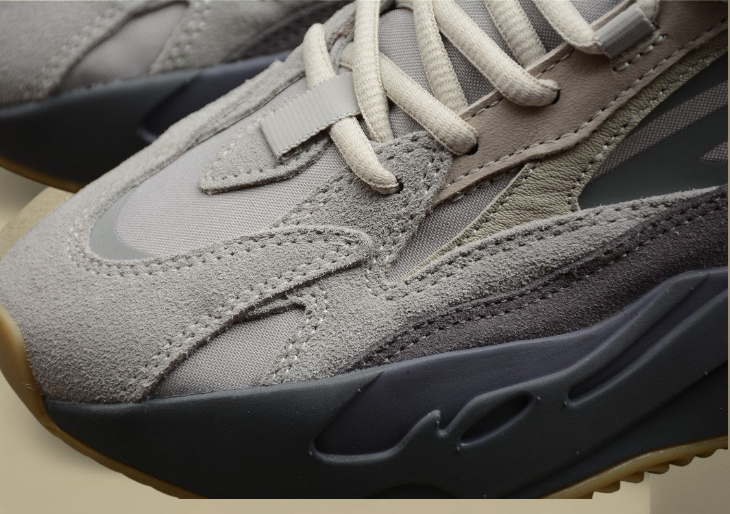 Yeezy boost 700 V2 "Tephra" Volcanic Brown Gray